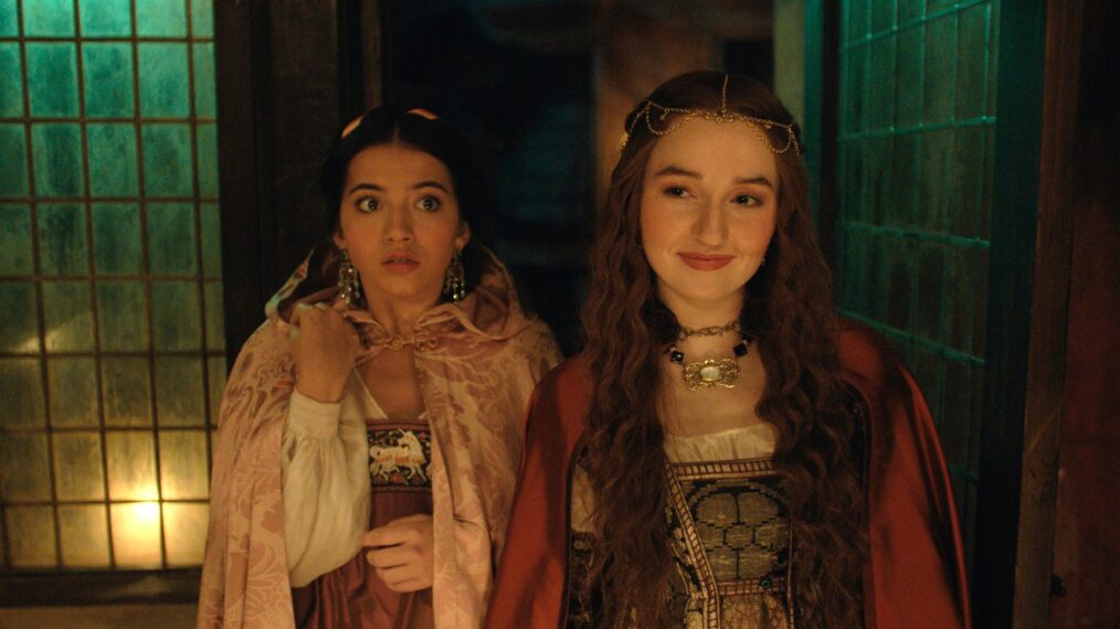 Isabela Merced and Kaitlyn Dever in Rosaline