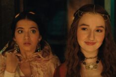 Isabela Merced and Kaitlyn Dever in Rosaline