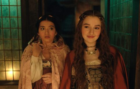 Isabela Merced and Kaitlyn Dever in Rosaline