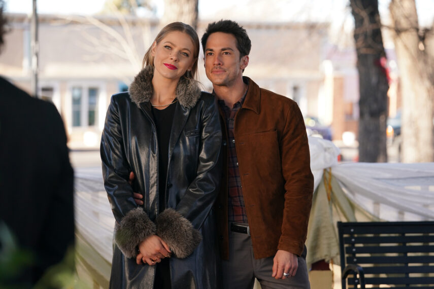 Lily Cowles as Isobel Evans-Bracken and Michael Trevino as Kyle Valenti in Roswell, New Mexico