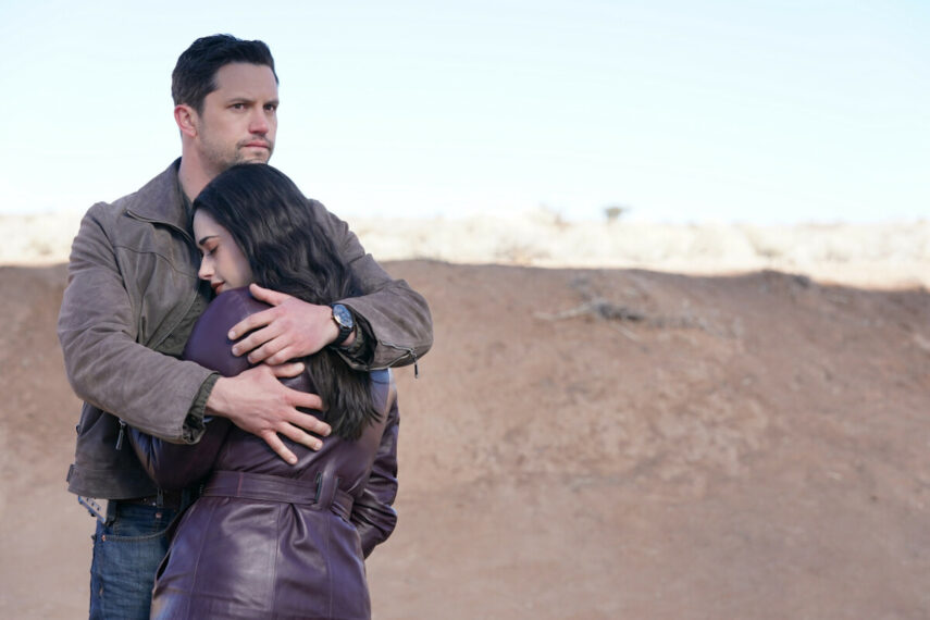 Nathan Dean as Max Evans and Jeanine Mason as Liz Ortecho in Roswell, New Mexico