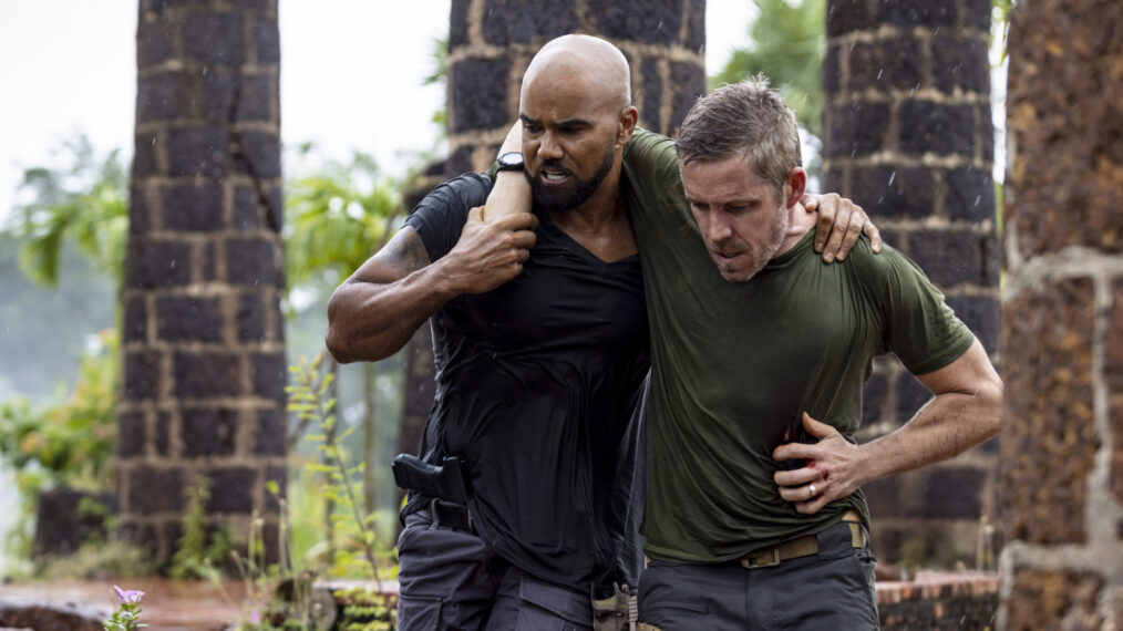 Shemar Moore as Daniel 'Hondo' Harrelson and Sean Maguire as Joe in SWAT