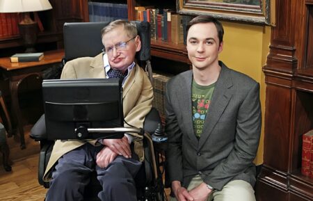 Stephen Hawking and Jim Parsons on the set of 'The Big Bang Theory'