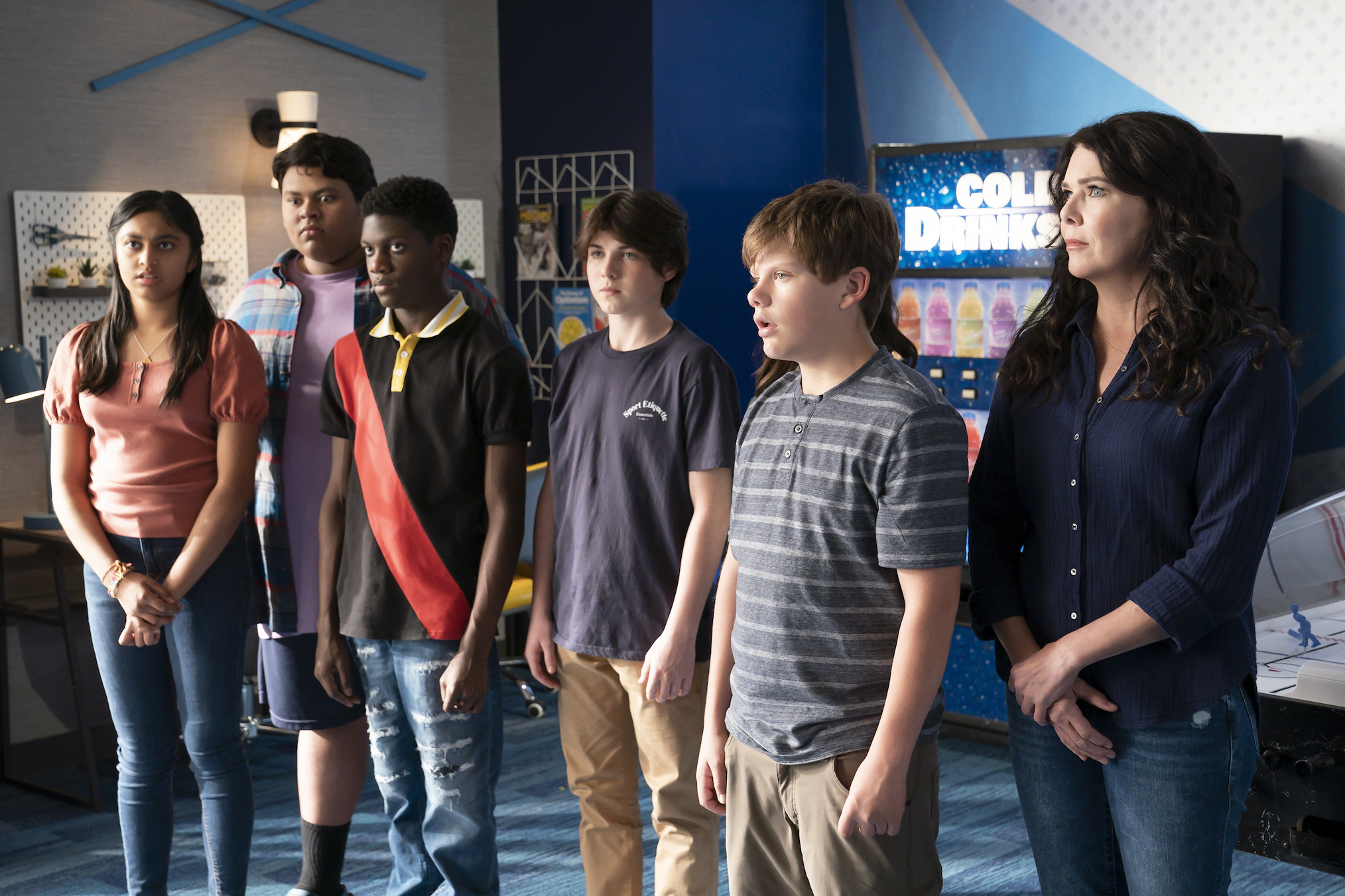 Lauren Graham como la entrenadora Alex Morrow en The Mighty Ducks: Game Changers Temporada 2