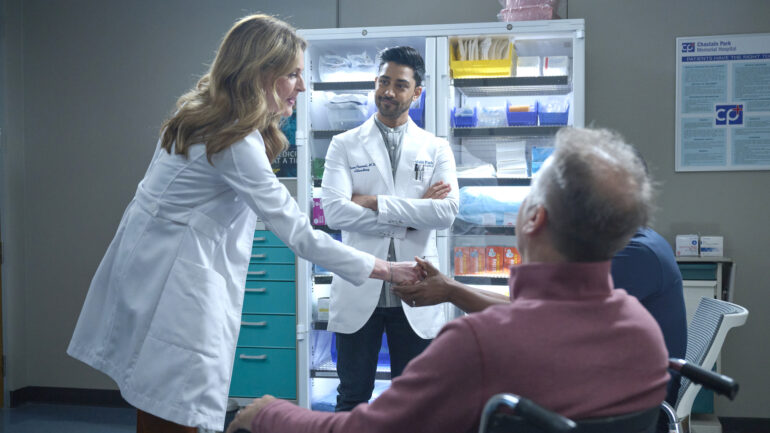 Jane Leeves and Manish Dayal in The Resident