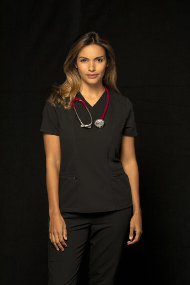 Jessica Lucas als Dr. Billie Sutton in