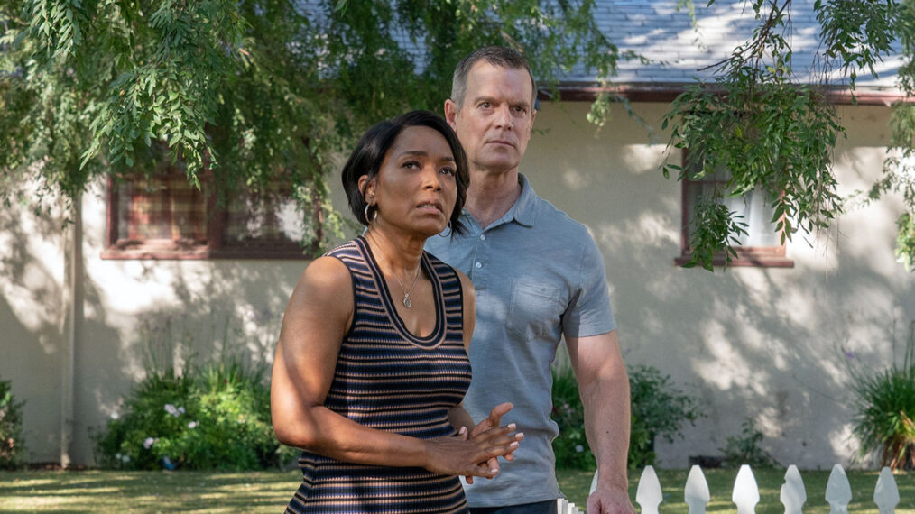 Angela Bassett and Peter Krause in 9-1-1