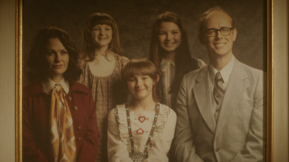 Anna Paquin as Mary Ann Broberg, Elle Lisic as Young Susan Broberg, Hendrix Yancey as Young Jan Broberg, Mila Harris as Young Karen Broberg, Colin Hanks as Bob Broberg in A Friend of the Family