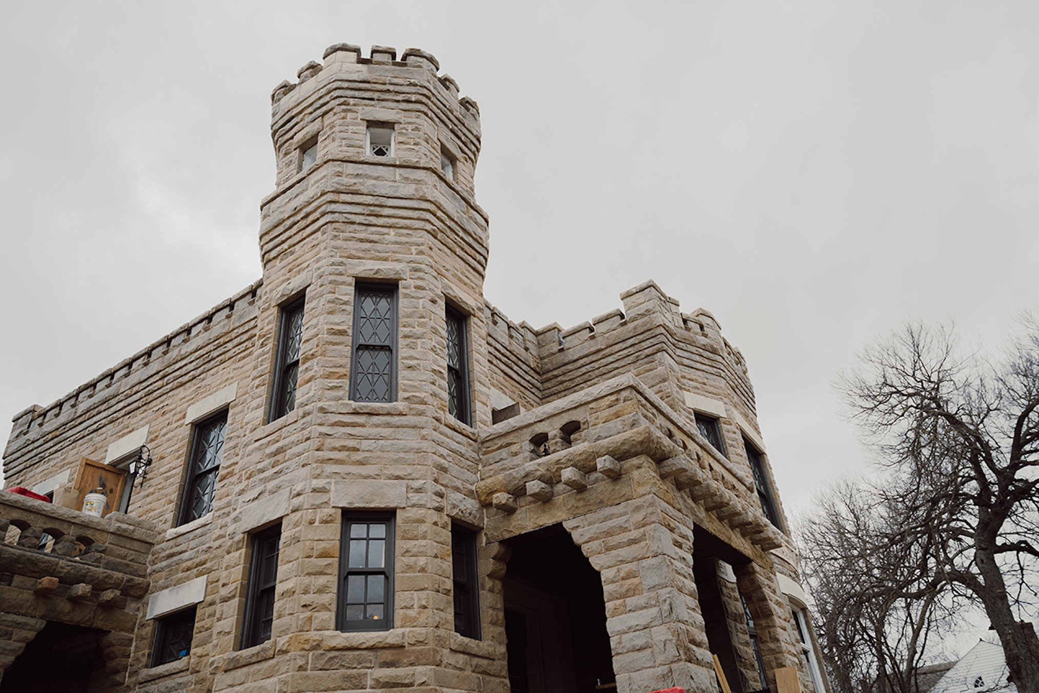 Das Schloss, gesehen in „Fixer Upper: The Castle“, Staffel 1