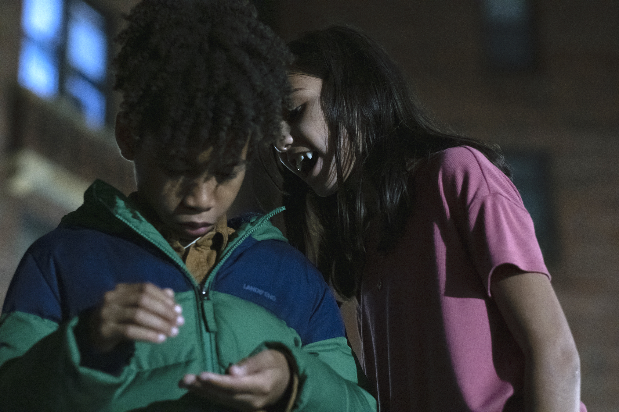 Ian Foreman y Madison Taylor Baez en 'Let the Right One In'