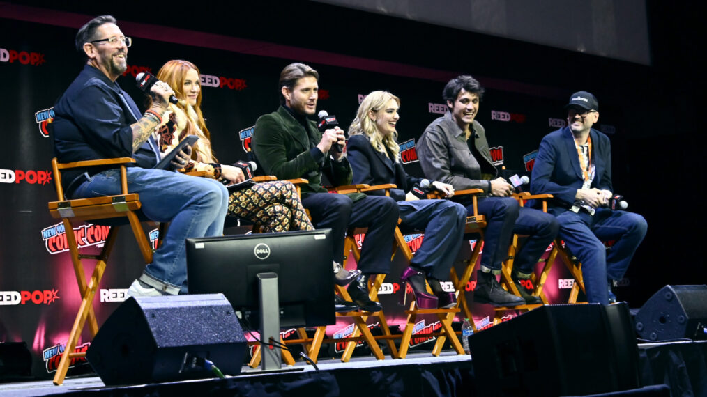 Damian Holbrook, Danneel Ackles, Jensen Ackles, Meg Donnelly, Drake Rodger and Robbie Thompson at The Winchesters NYCC Panel