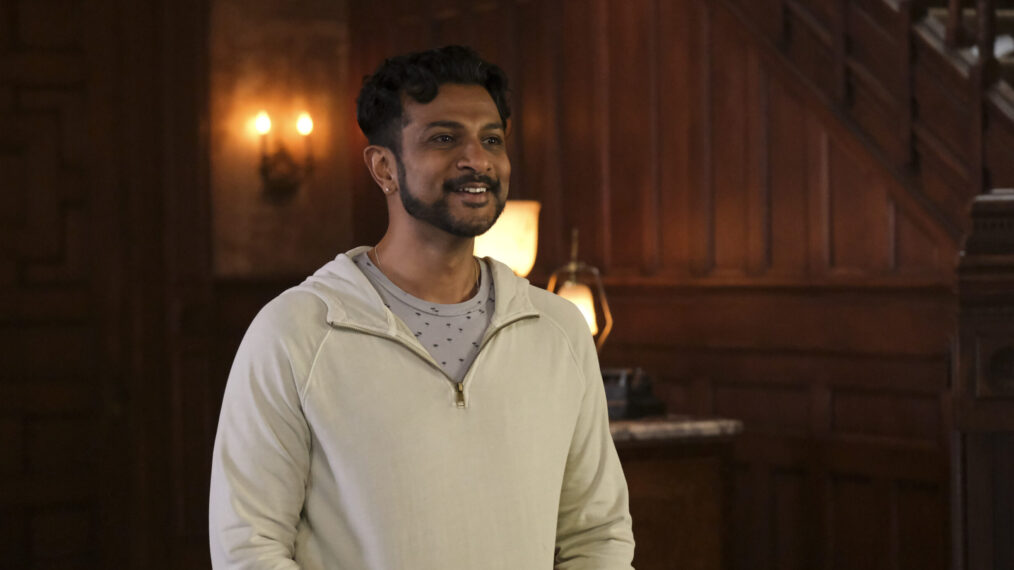 Utkarsh Ambudkar in Staffel 2 von „Ghosts“ auf CBS