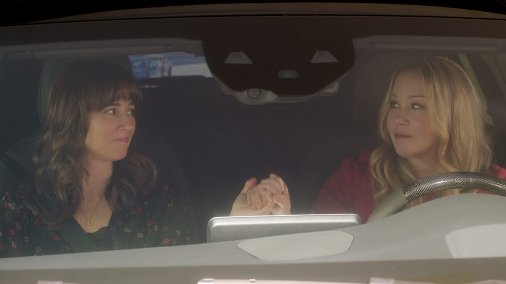 Linda Cardellini and Christina Applegate in 'Dead To Me'