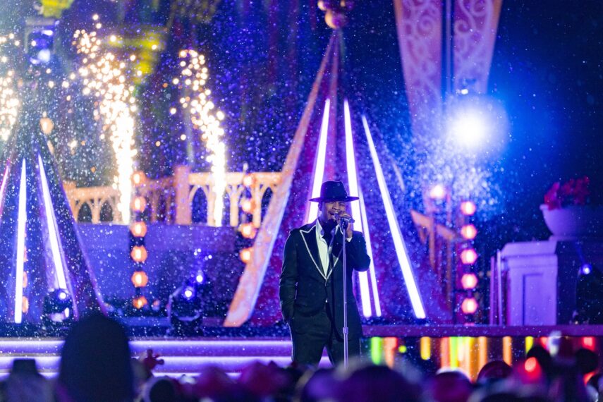 Ne-Yo performs on "The Wonderful World of Disney."