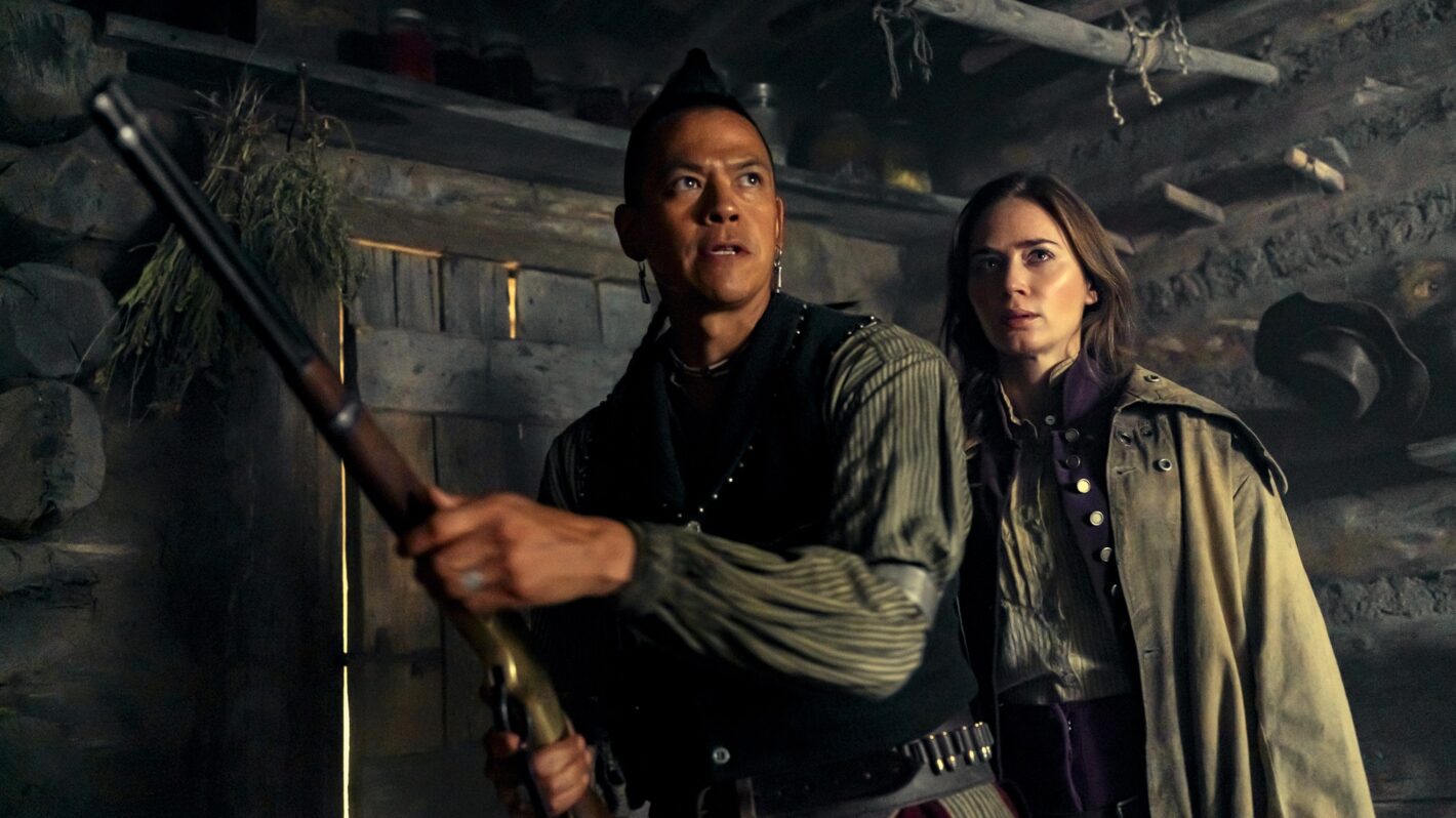 'The English' Emily Blunt & Chaske Spencer Explain That Emotional Ending