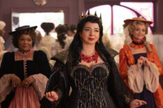 Yvette Nicole Brown, Maya Rudolph and Jayma Mays in 'Disenchanted'