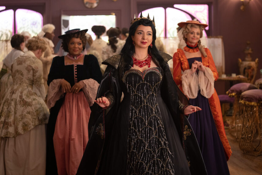 Yvette Nicole Brown, Maya Rudolph and Jayma Mays in 'Disenchanted'