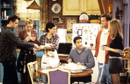 Matt LeBlanc, Lisa Kudrow, Courteney Cox, David Schwimmer, Matthew Perry, and Jennifer Aniston in 'Friends'