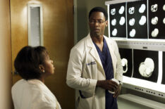 Chandra Wilson and Isaiah Washington in 'Grey's Anatomy' Season 1