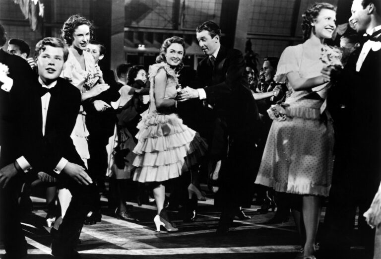 The Best Ways to Watch 'It's a Wonderful Life' on TV & Streaming