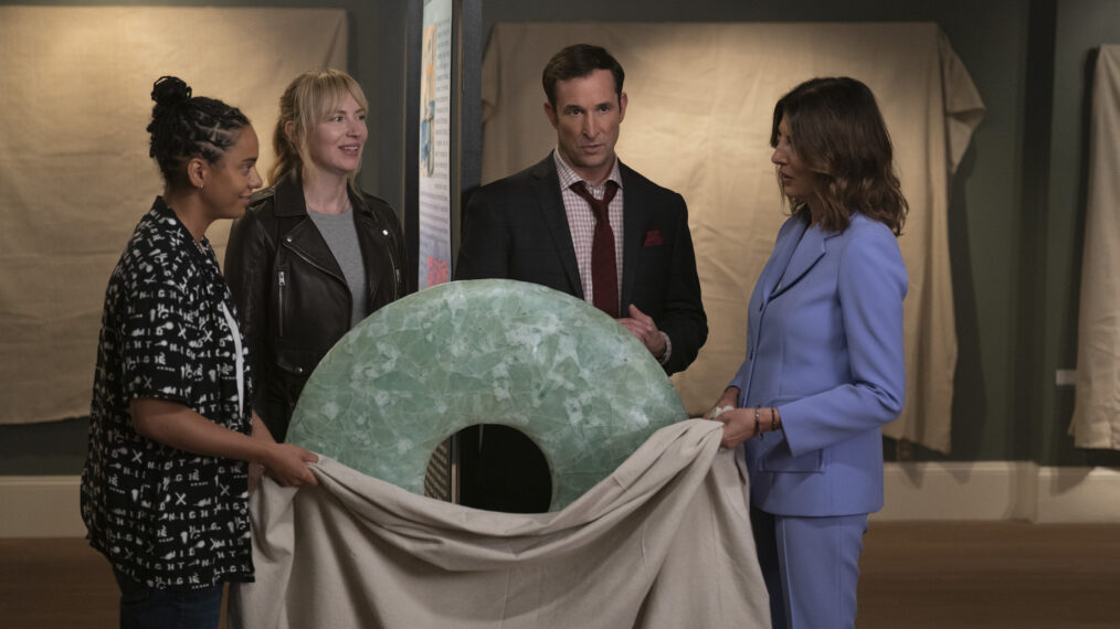 Aleyse Shannon, Beth Riesgraf, Noah Wyle, Gina Bellman in 'Leverage: Redmption'