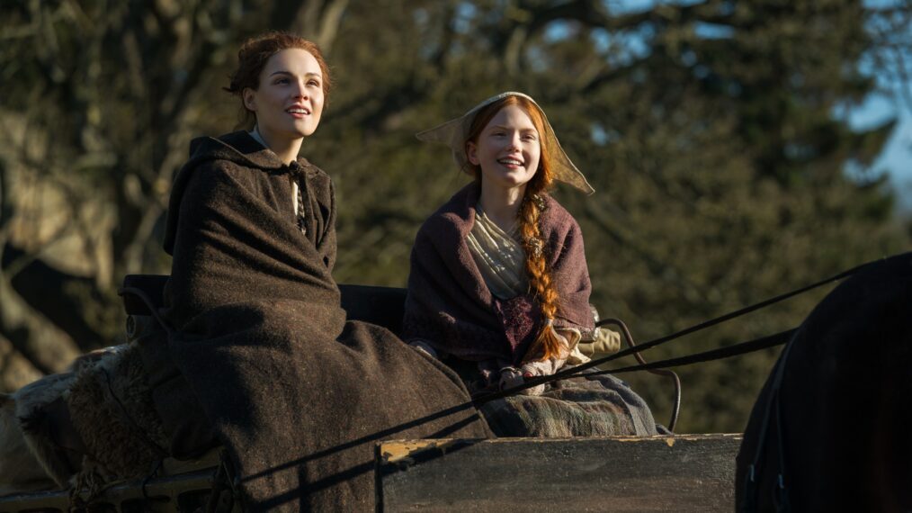 Sophie Skelton and Layla Burns in 'Outlander'