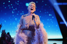 Pink performs at AMAs 2022