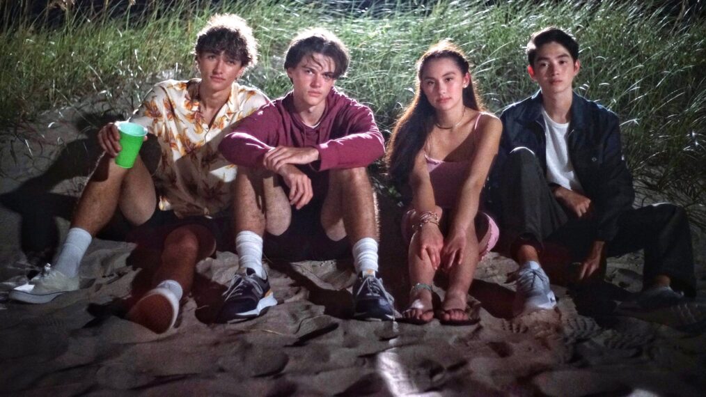 Gavin Casalegno, Christopher Briney, Lola Tung y Sean Kaufman en 'El verano en que me puse bonita'