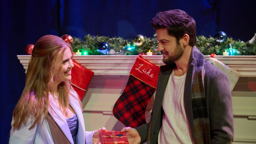 Holland Roden and Tyler Hynes in 'Time for Him to Come Home for Christmas'