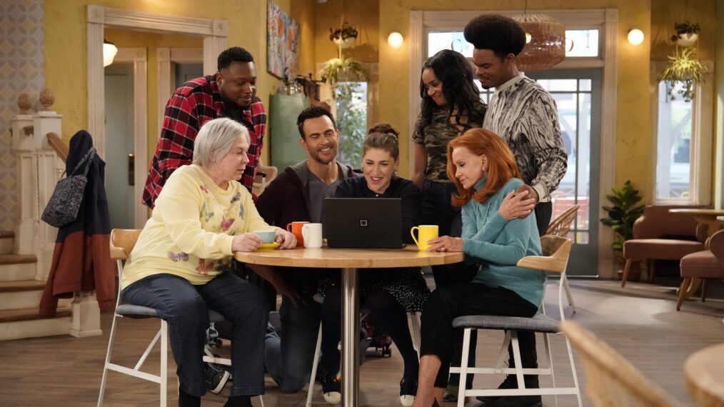 Jay Linzy, Vicki Lawrence, Cheyenne Jackson, Mayim Bialik, Kyla Pratt, Julian Gant, and Swoosie Kurtz in 'Call Me Kat'