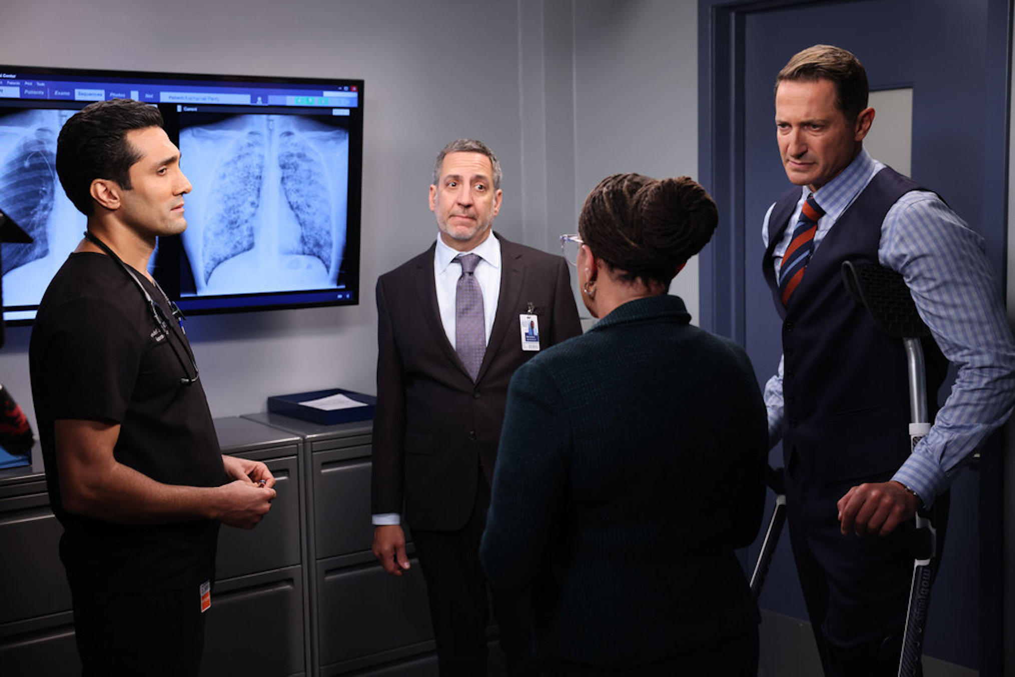 Dominic Rains, Marc Grapey, S. Epatha Merkerson und Sasha Roiz in „Chicago Med“