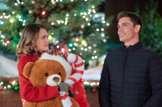 Aimee Teegarden and Tanner Novlan in 'Christmas Class Reunion'