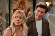 Hilary Duff and Chris Lowell in 'How I Met Your Father'