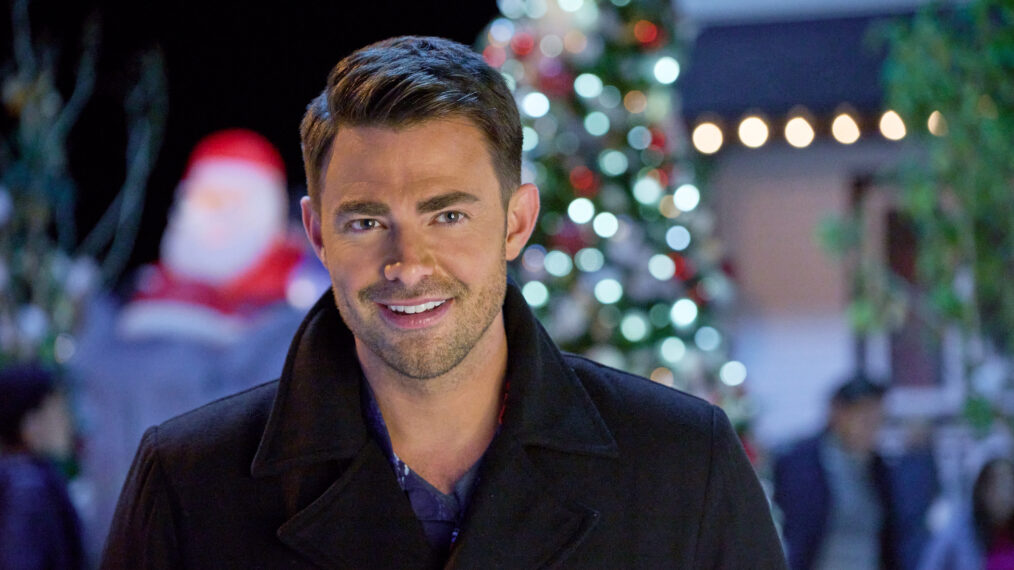 Jonathan Bennett in 'The Holiday Sitter'