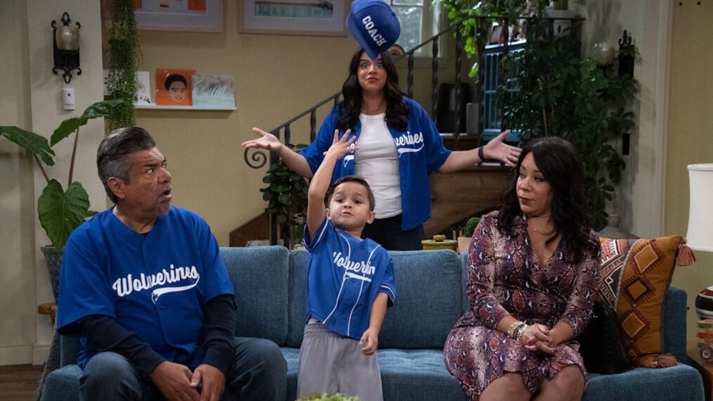 George Lopez, Brice Gonzalez, Mayan Lopez, and Selenis Leyva in 'Lopez vs. Lopez'