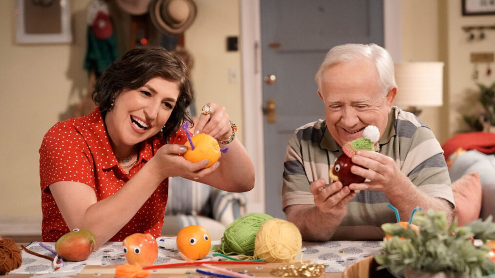 Mayim Bialik and Leslie Jordan in 'Call Me Kat'