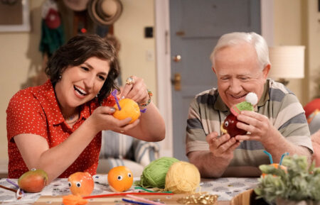 Mayim Bialik and Leslie Jordan in 'Call Me Kat'