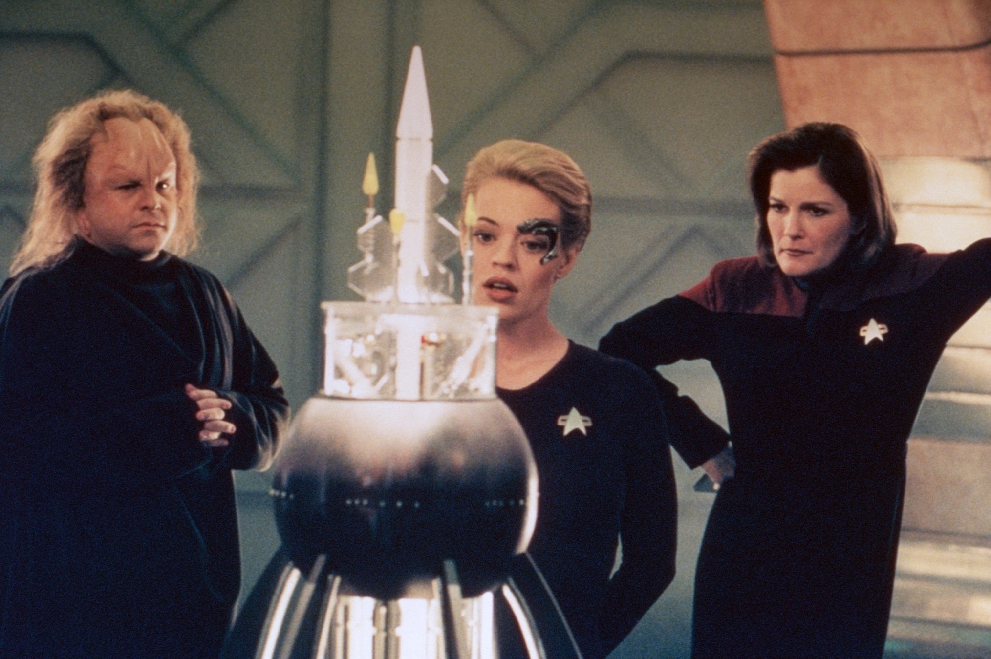 Jason Alexander, Jeri Ryan, and Kate Mulgrew in 'Star Trek: Voyager'