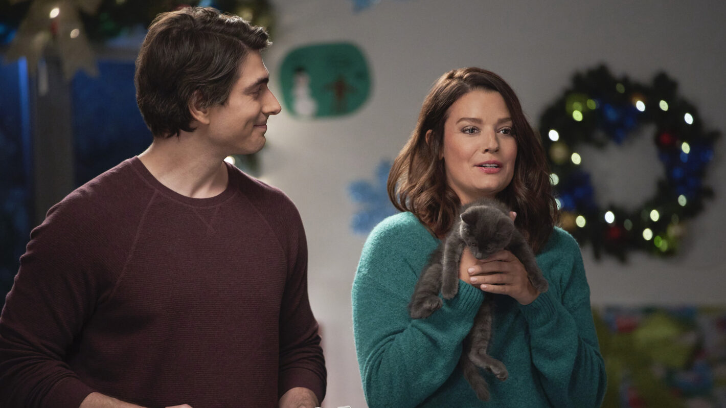 Brandon Routh and Kimberley Sustad in 'The Nine Kittens of Christmas'