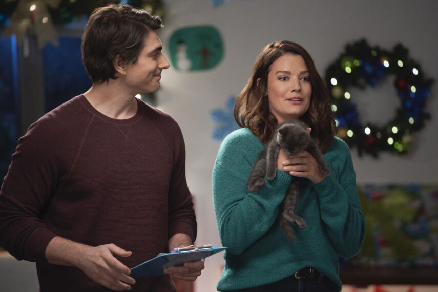 Brandon Routh and Kimberley Sustad in 'The Nine Kittens of Christmas'