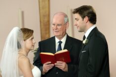 Jenna Fischer and John Krasinski as Pam and Jim getting married in 'The Office'