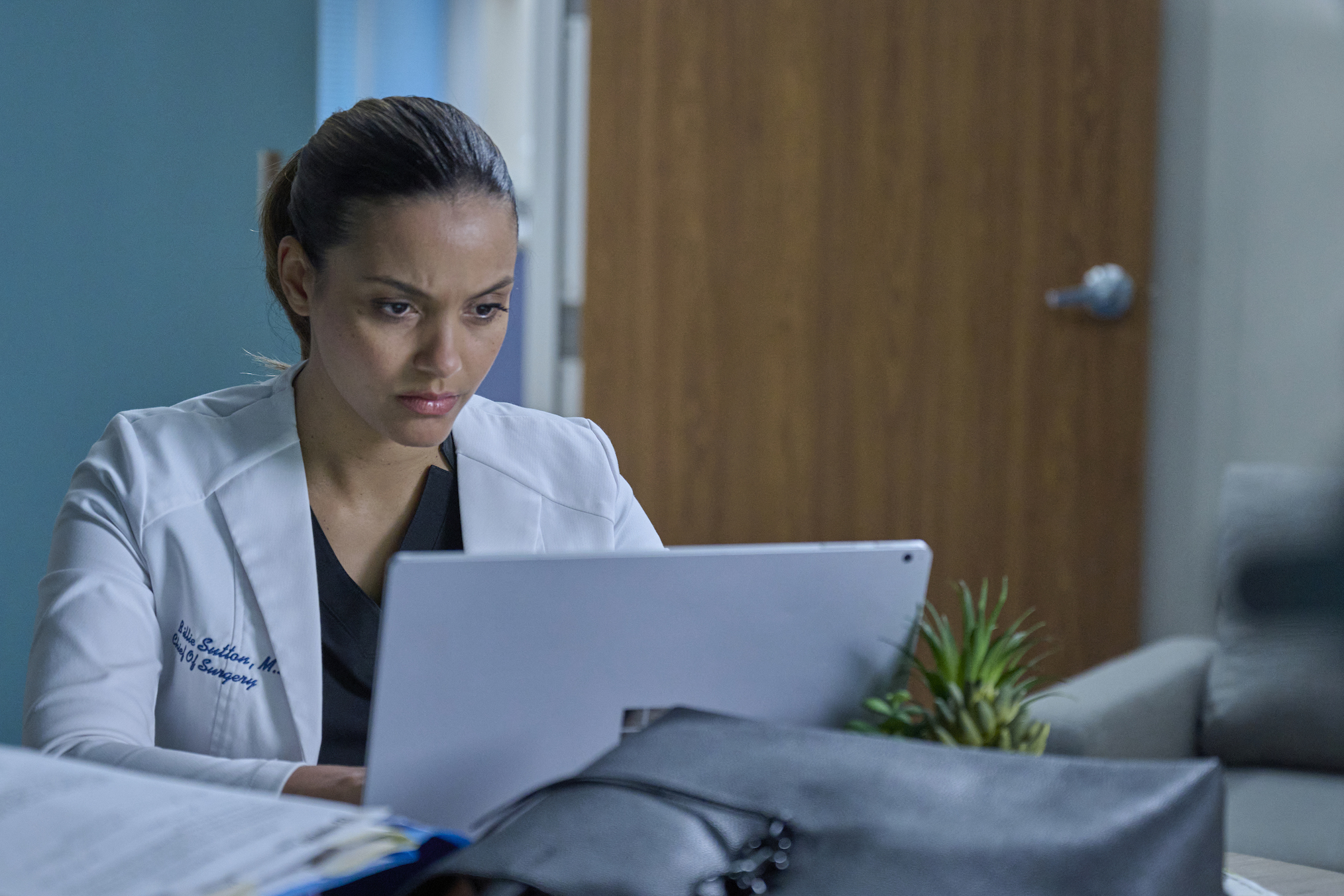 Jessica Lucas in 'The Resident'
