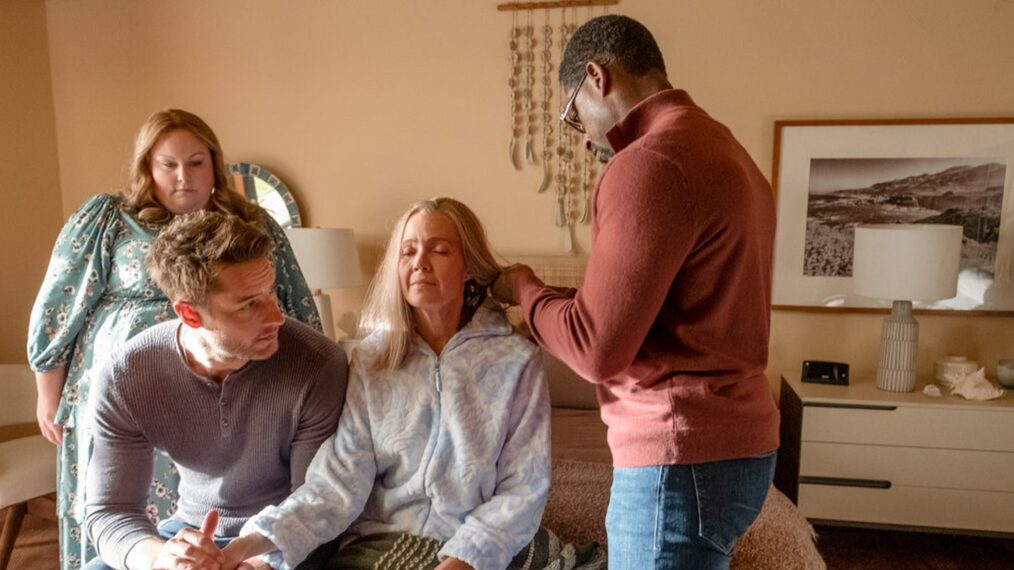 Chrissy Metz, Justin Hartly, Mandy Moore, and Sterling K. Brown in 'This Is Us'