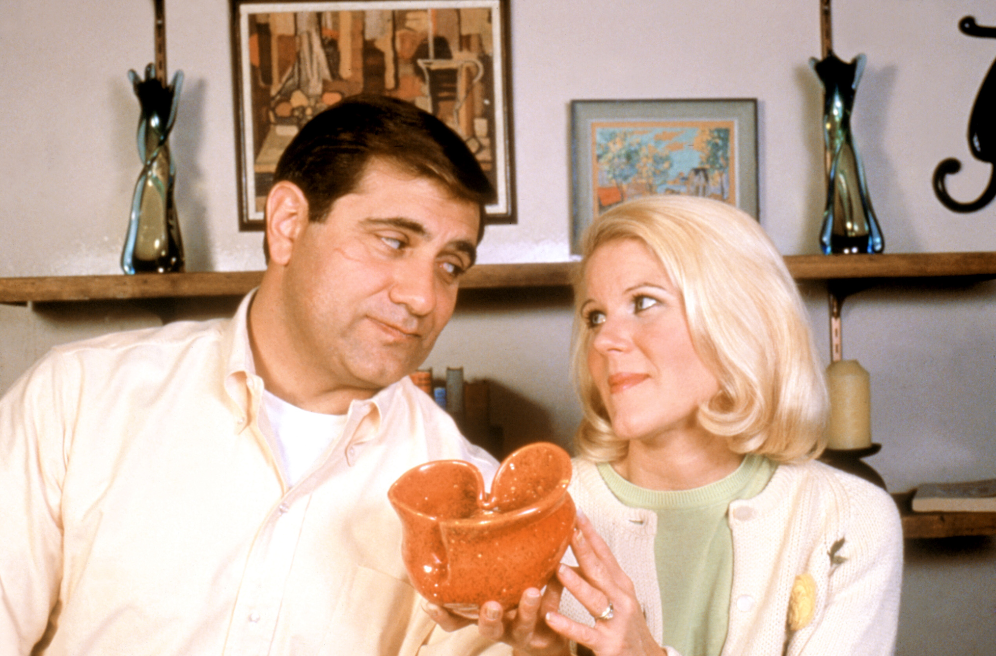 Dan Lauria and Alley Mills in 'The Wonder Years'