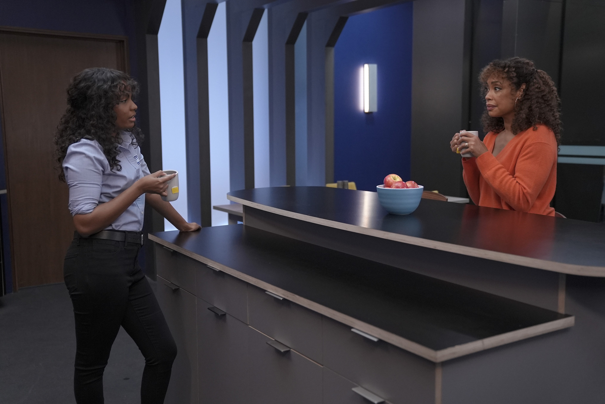 Sierra McClain y Gina Torres en '9-1-1: Lone Star'