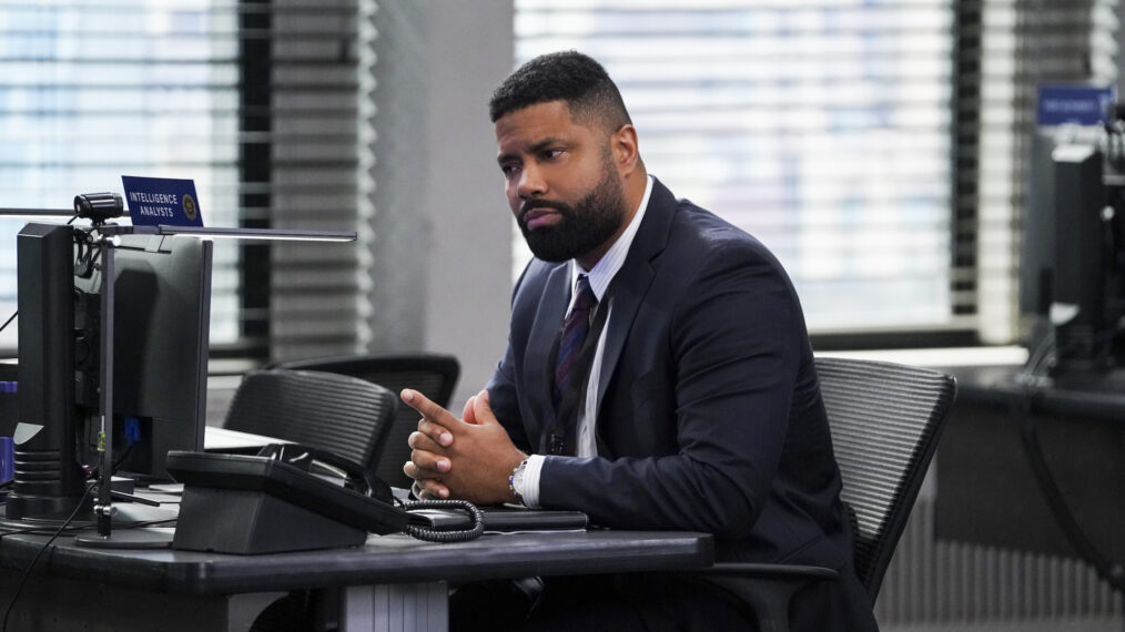 Roshawn Franklin as Agent Hobbs in 'FBI'