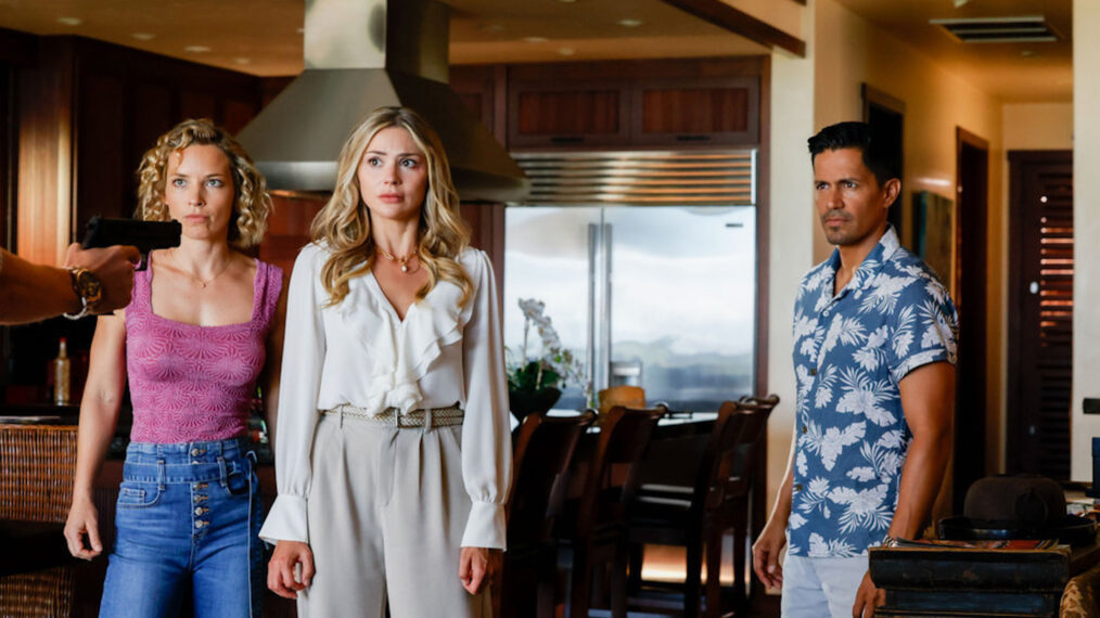 Perdita Weeks as Juliet Higgins, Karissa Lee Staples as Melinda Parker, Jay Hernandez as Thomas Magnum in 'Magnum P.I.' - 'The Passenger'