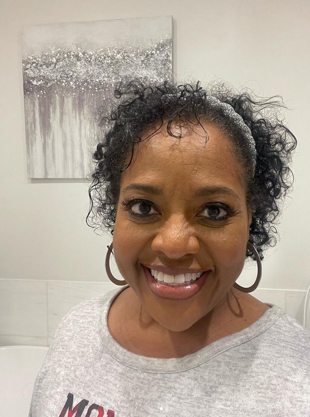 Sherri Shepherd shows off natural hair