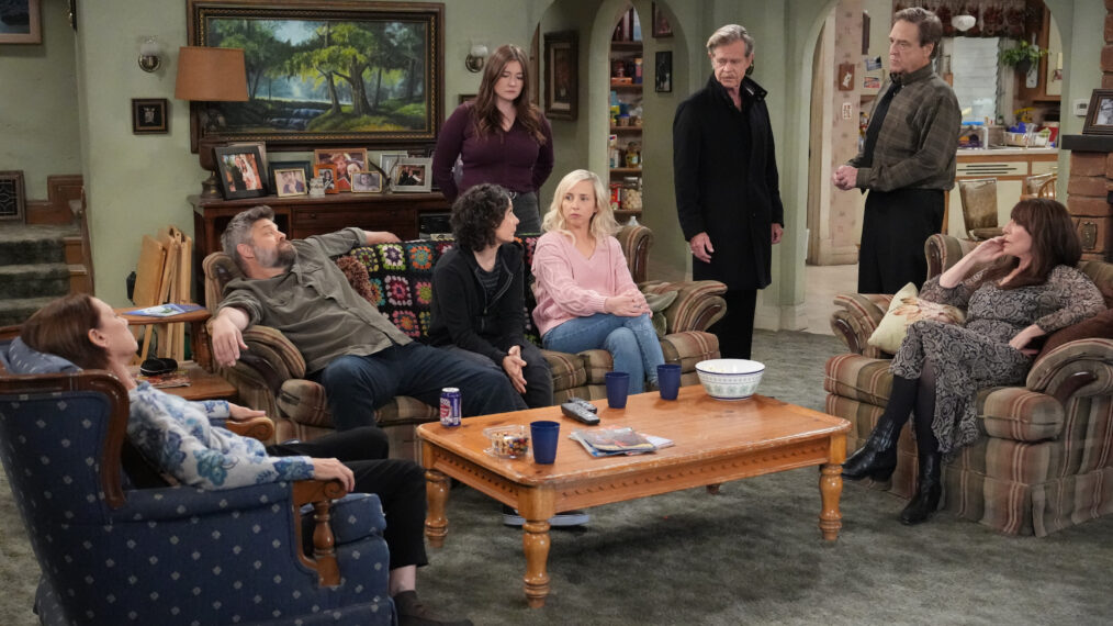 Laurie Metcalf, Jay R. Ferguson, Sara Gilbert, Lecy Goranson, Emma Kenney, William H. Macy, John Goodman, and Katey Sagal in 'The Conners'