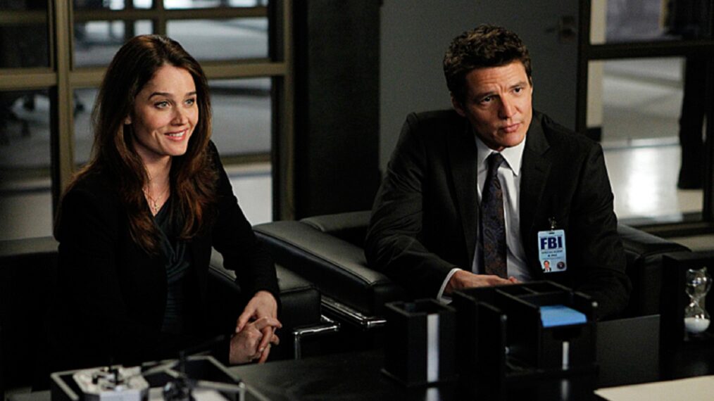 Robin Tunney and Pedro Pascal in 'The Mentalist' - Season 6, Episode 21